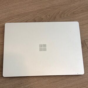 Microsoft Surface Laptop - White/Silver Top